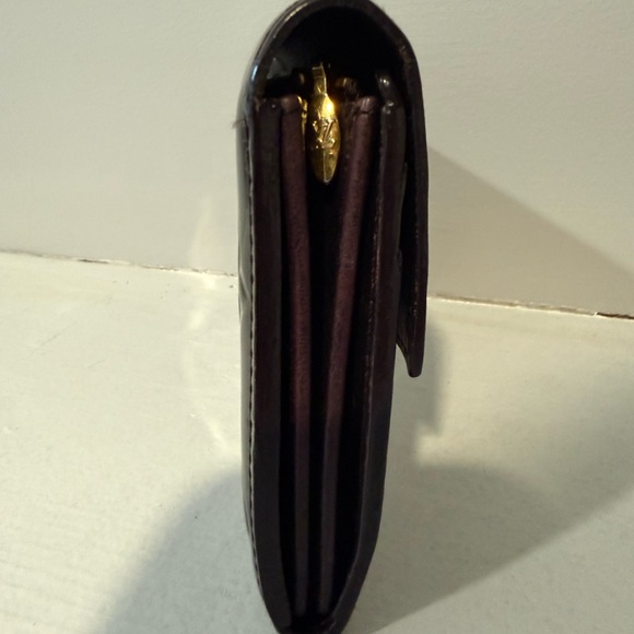 💎Louis Vuitton Vernis Sarah Wallet
Amarante Burgundy Excellent Condition - Picture 4 of 8